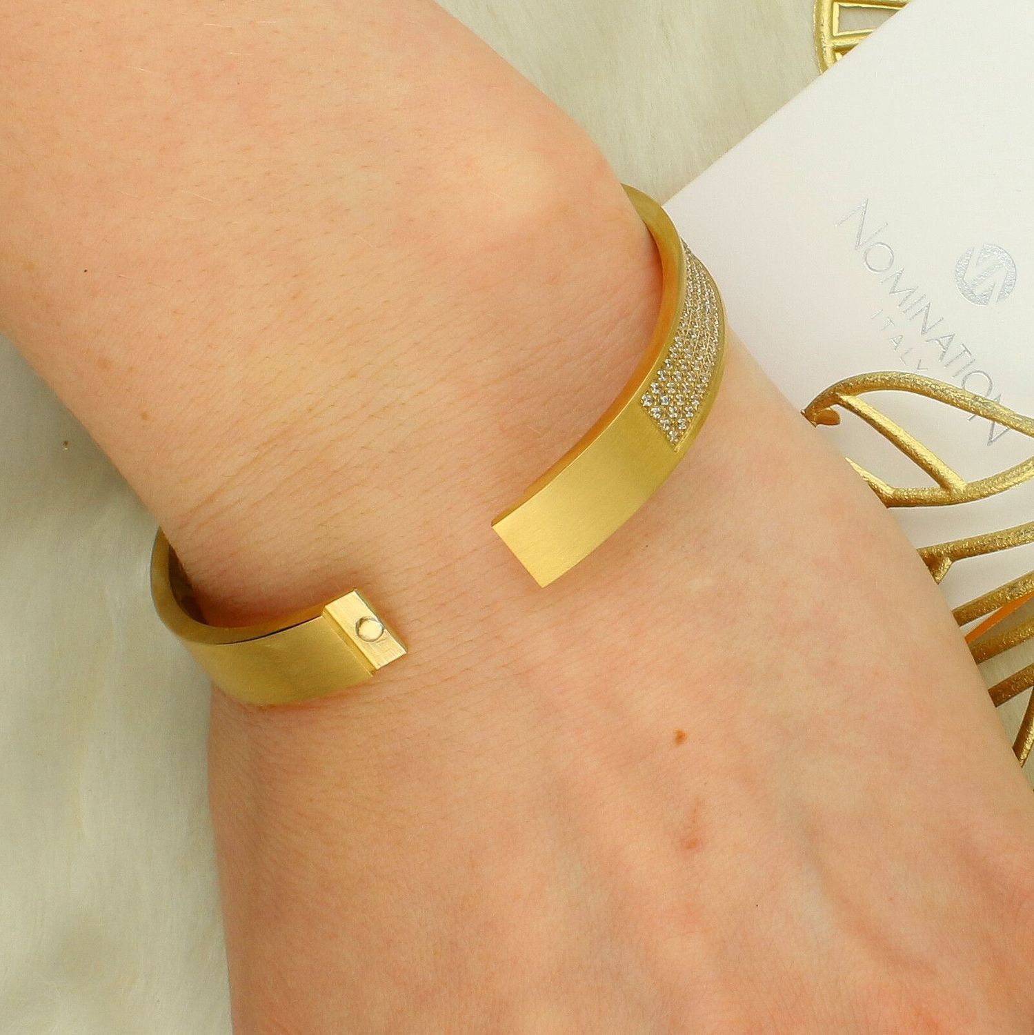 Sztywna bransoletka Nomination Pretty Bangle stalowa złota z cyrkoniami Pavé 029535 020fd.jpg